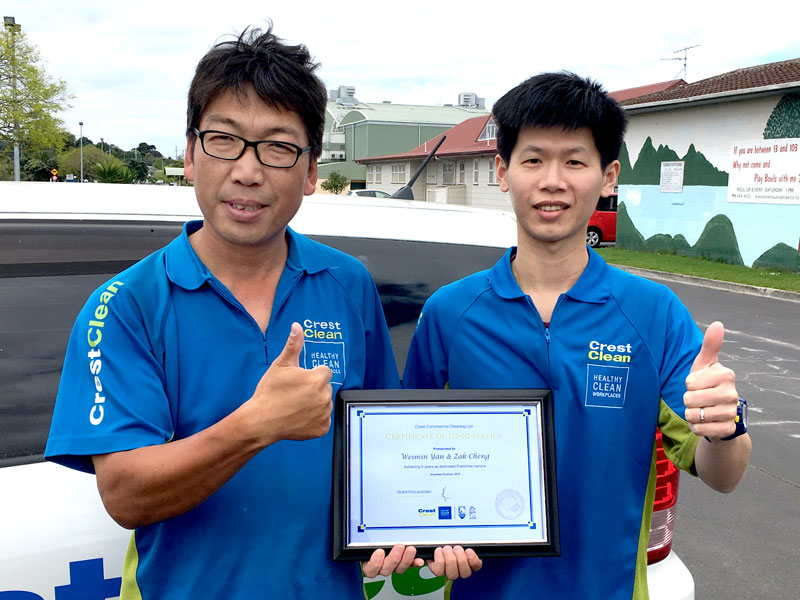 Weimin Yan and Zak Cheng with their award.