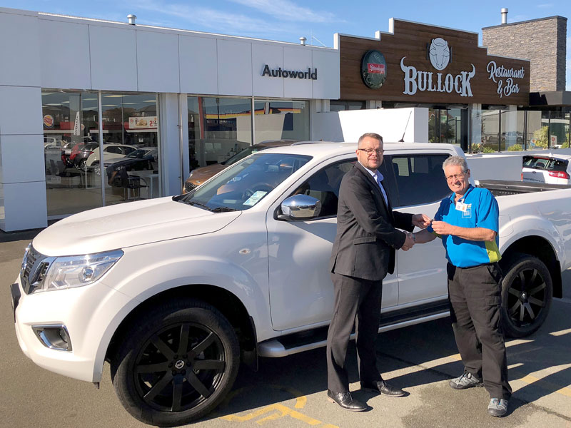 Chris Churchward, General Manager Autoworld Timaru, with Murray Kelly and his new Nissan Navara.
